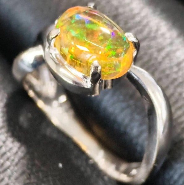 メキシコオパール 　ファイヤーオパール　ホワイトゴールド　リング　K18WG