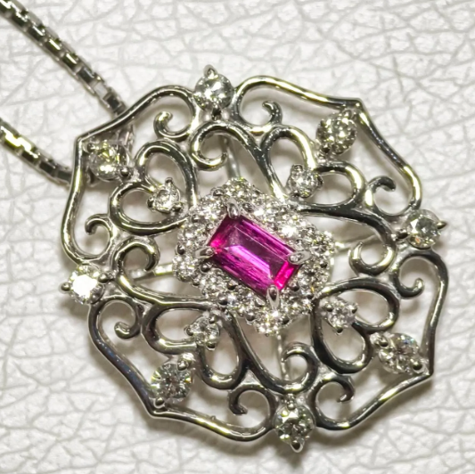 レッドベリル　プラチナ　ネックレス　Pt900/850