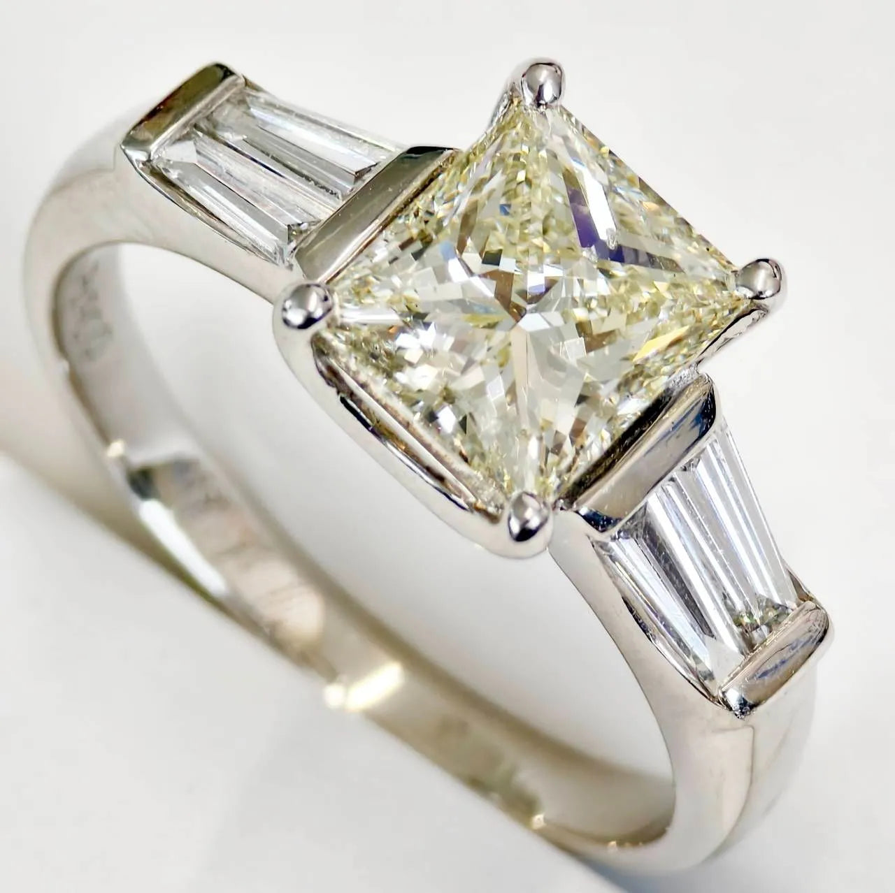 2.109ct　プリンセスカット　ダイヤモンド　リング　プラチナ　Pt900