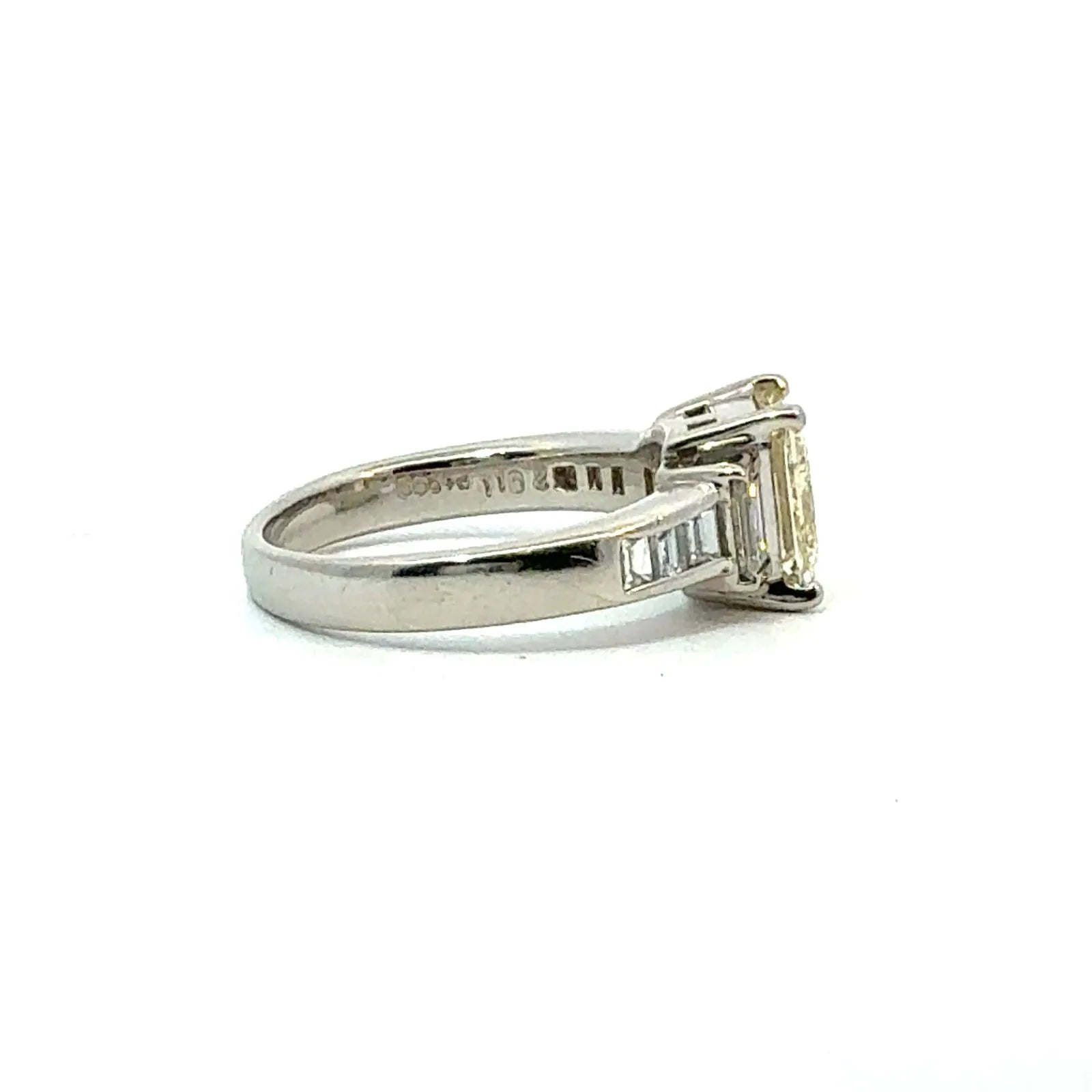 2.011ct　プリンセスカット　ダイヤモンド　リング　プラチナ　Pt900