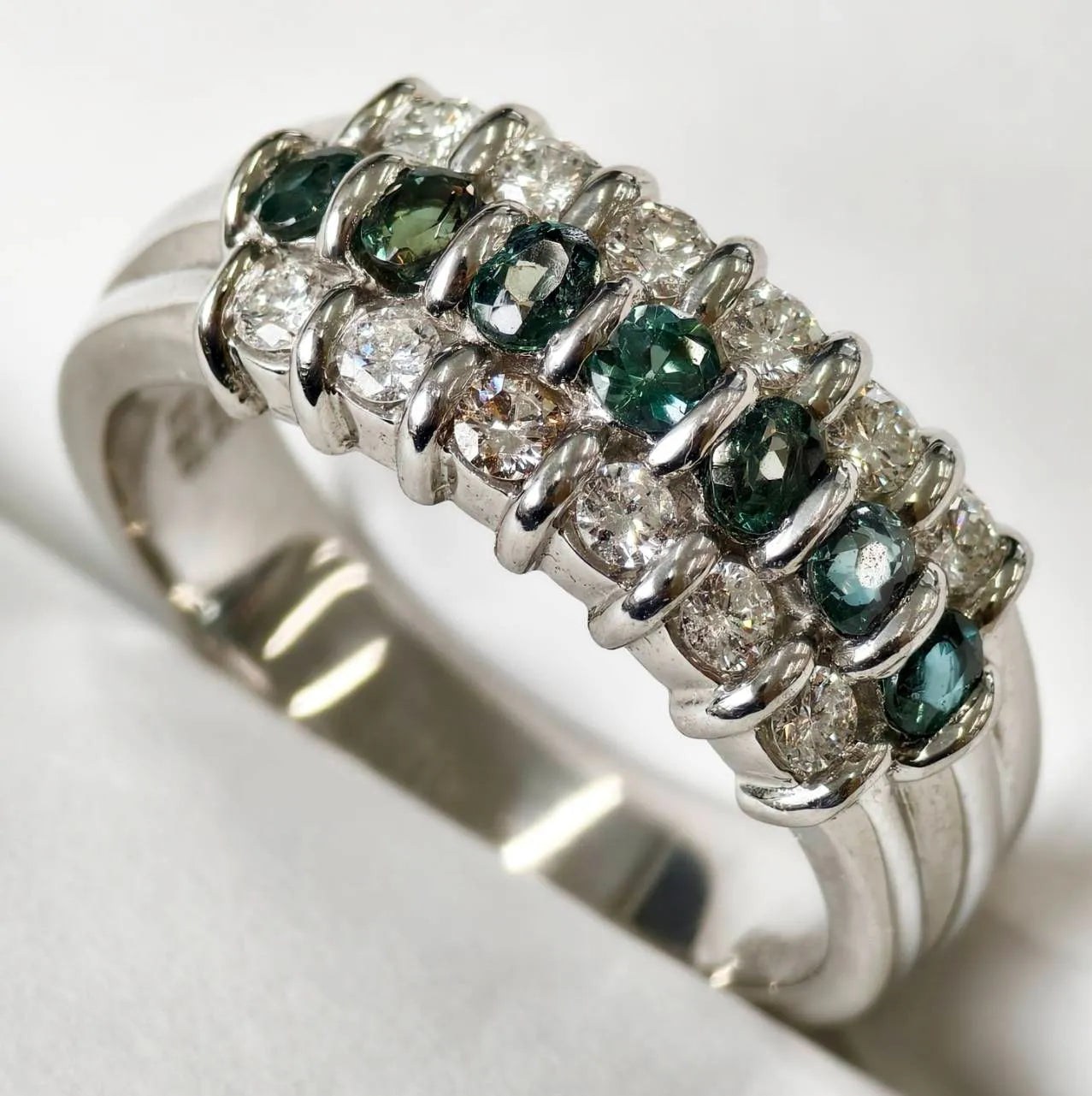 アレキサンドライト　リング　プラチナ