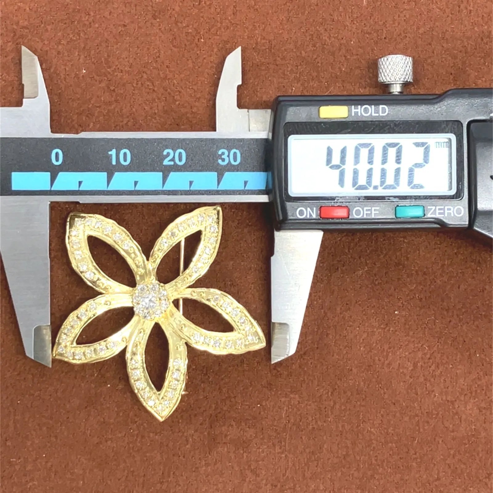 花　ダイヤモンド　ゴールド　ブローチ　レディース