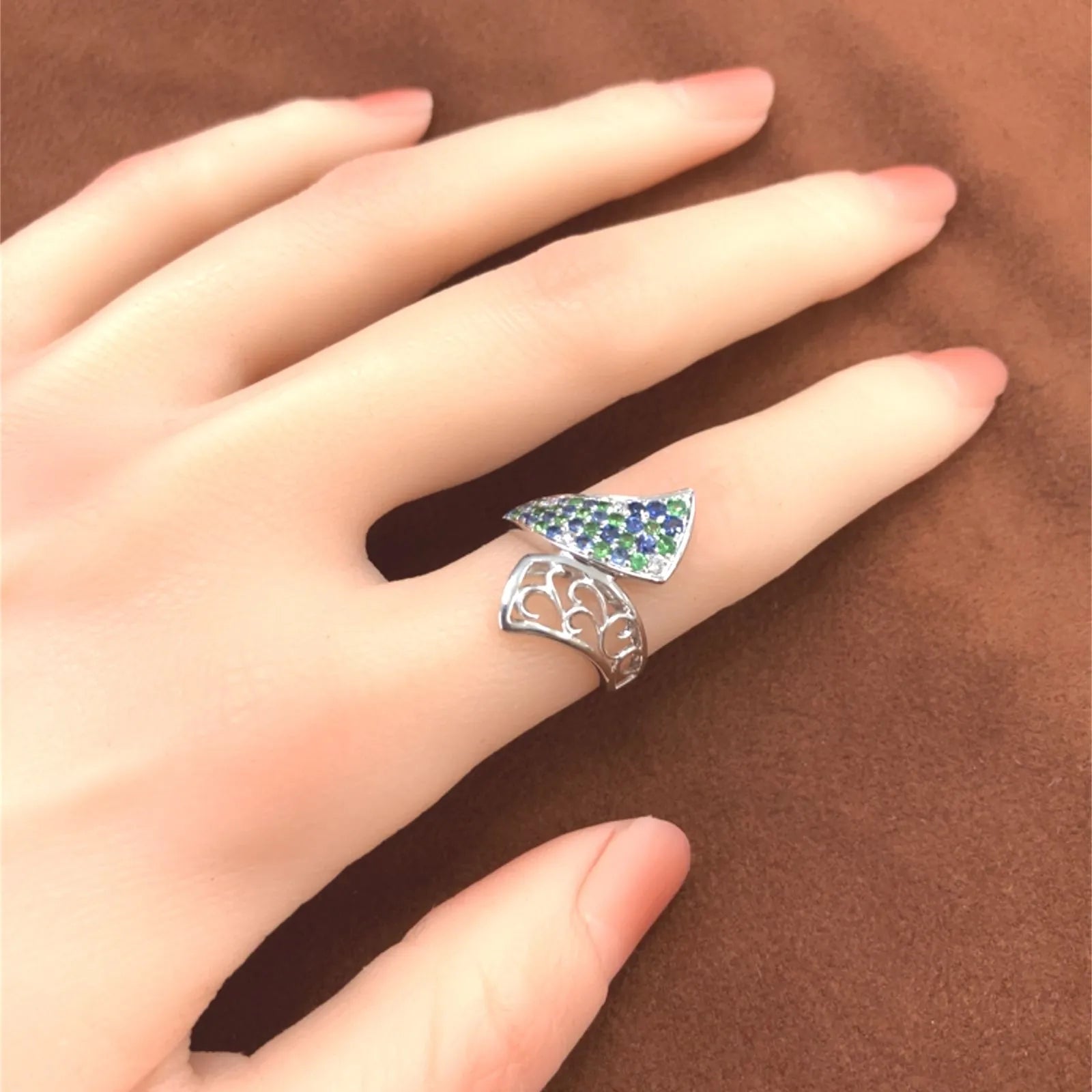 サファイヤ　グリーンガーネット　唐草模様　ホワイトゴールド　K18WG