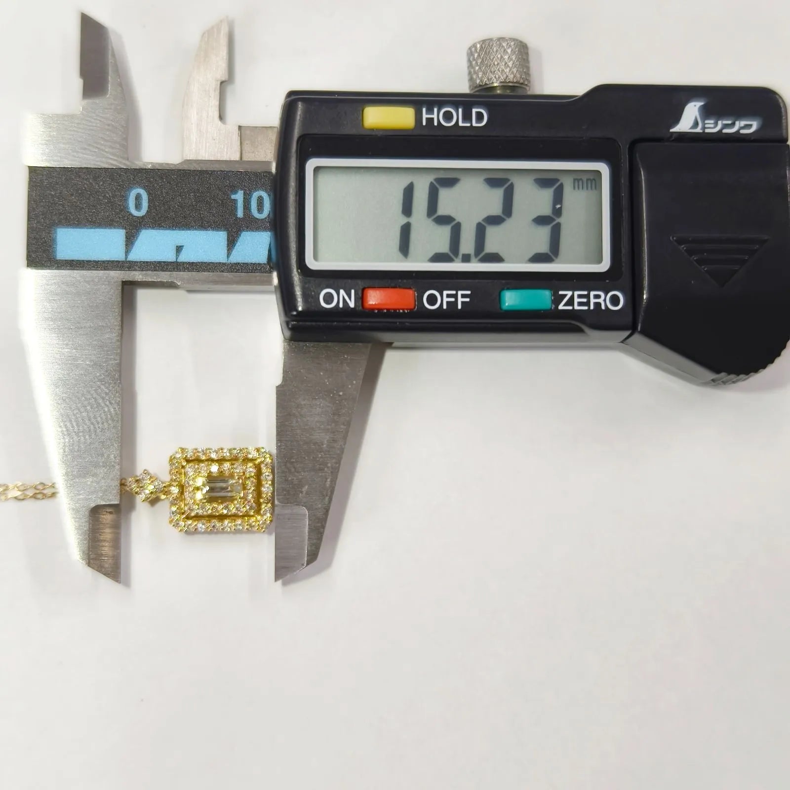 ダイヤモンド　エメラルドカット　ネックレス　ゴールド　K18