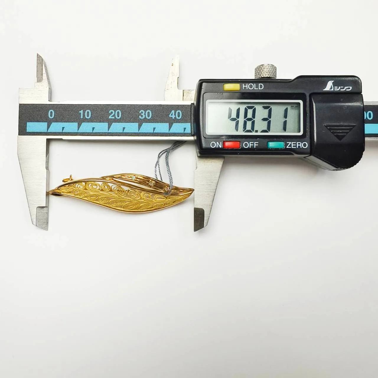 ダイヤモンド　ブローチ　ゴールド　K18