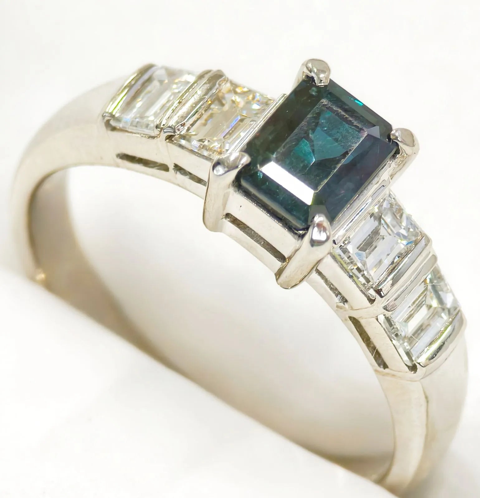 アレキサンドライト　リング　プラチナ　Pt900　鑑別書あり