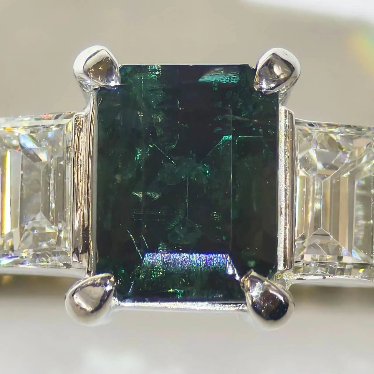 アレキサンドライト　リング　プラチナ　Pt900　鑑別書あり