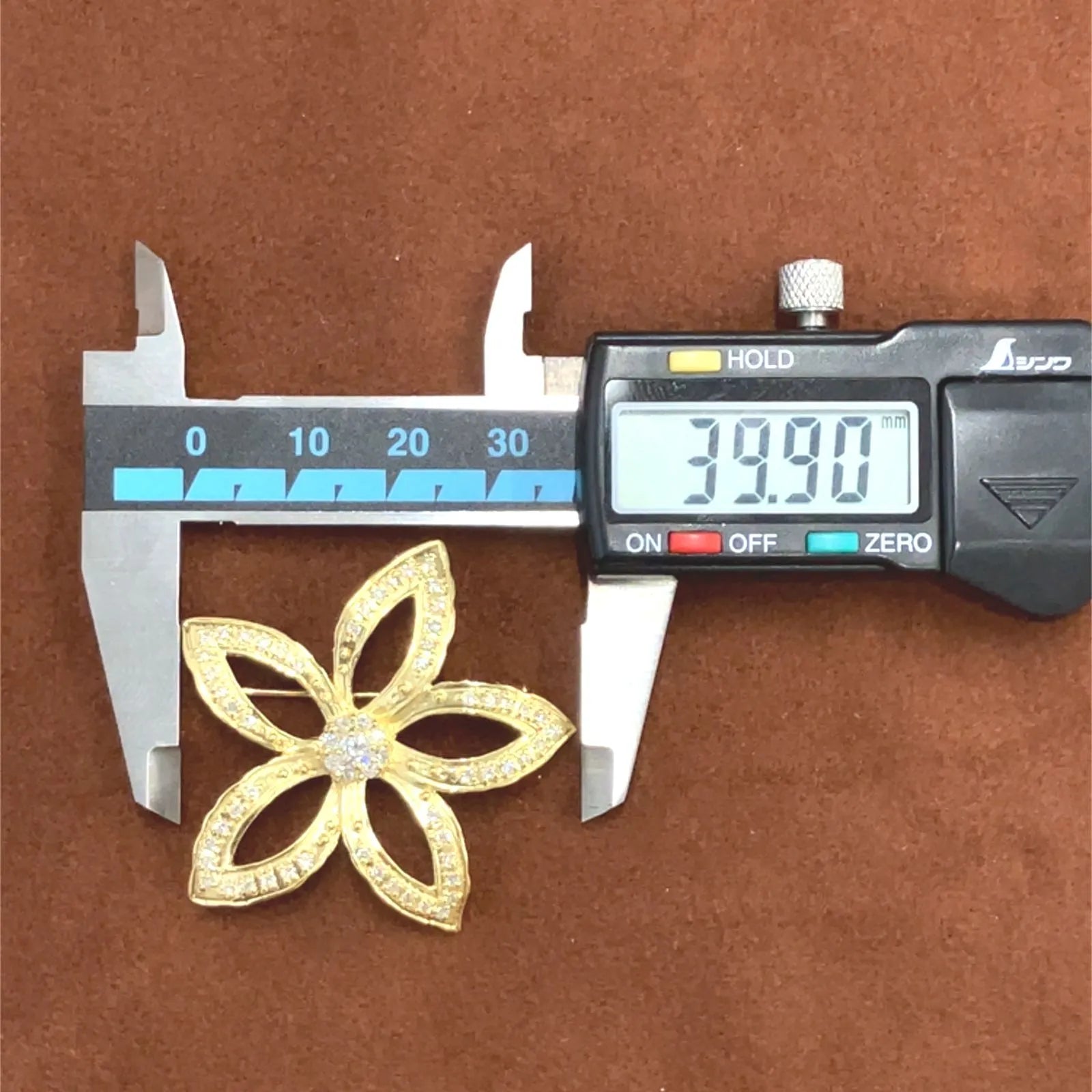 花　ダイヤモンド　ゴールド　ブローチ　レディース